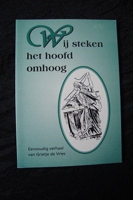 WIJ STEKEN HET HOOFD OMHOOG Eenvoudig verhaal van Grietje de, Ophalen of Verzenden, Zo goed als nieuw