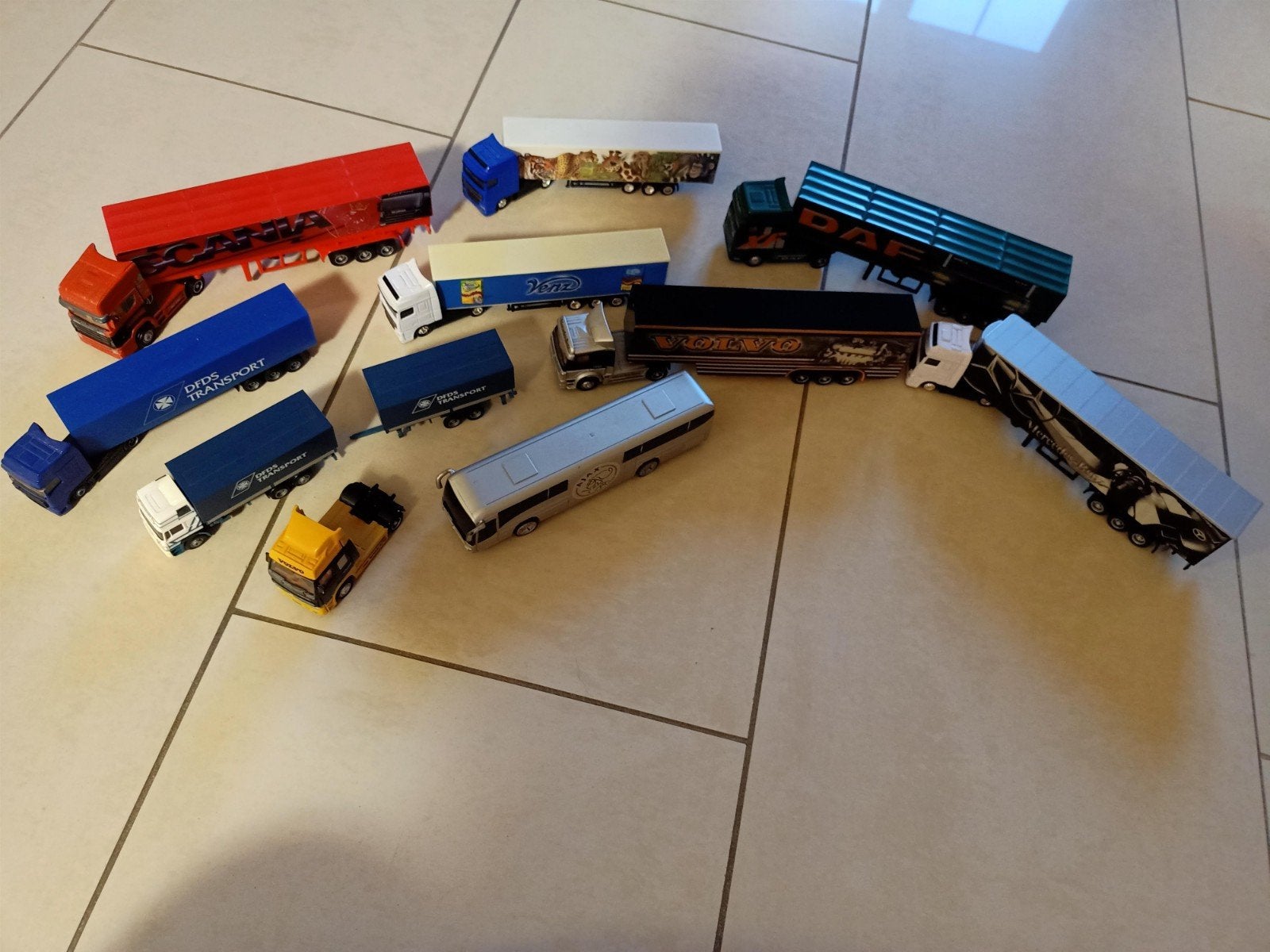 diverse vrachtwagens, Ophalen, Bus of Vrachtwagen