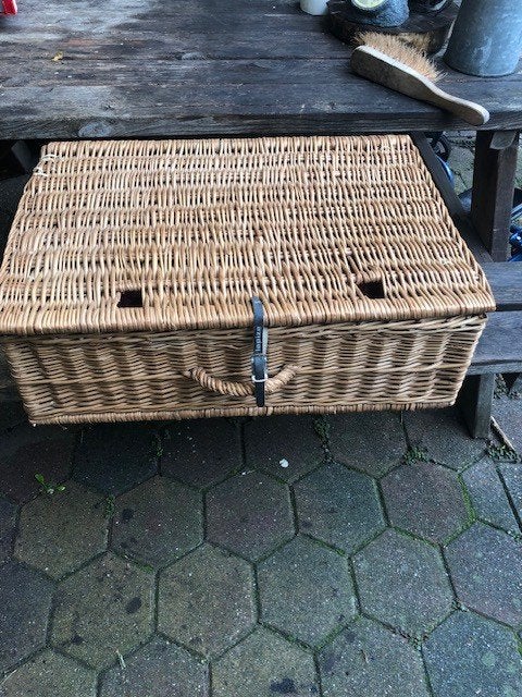 Rieten mand 66cm. breed x 46cm. diep, Ophalen, Gebruikt