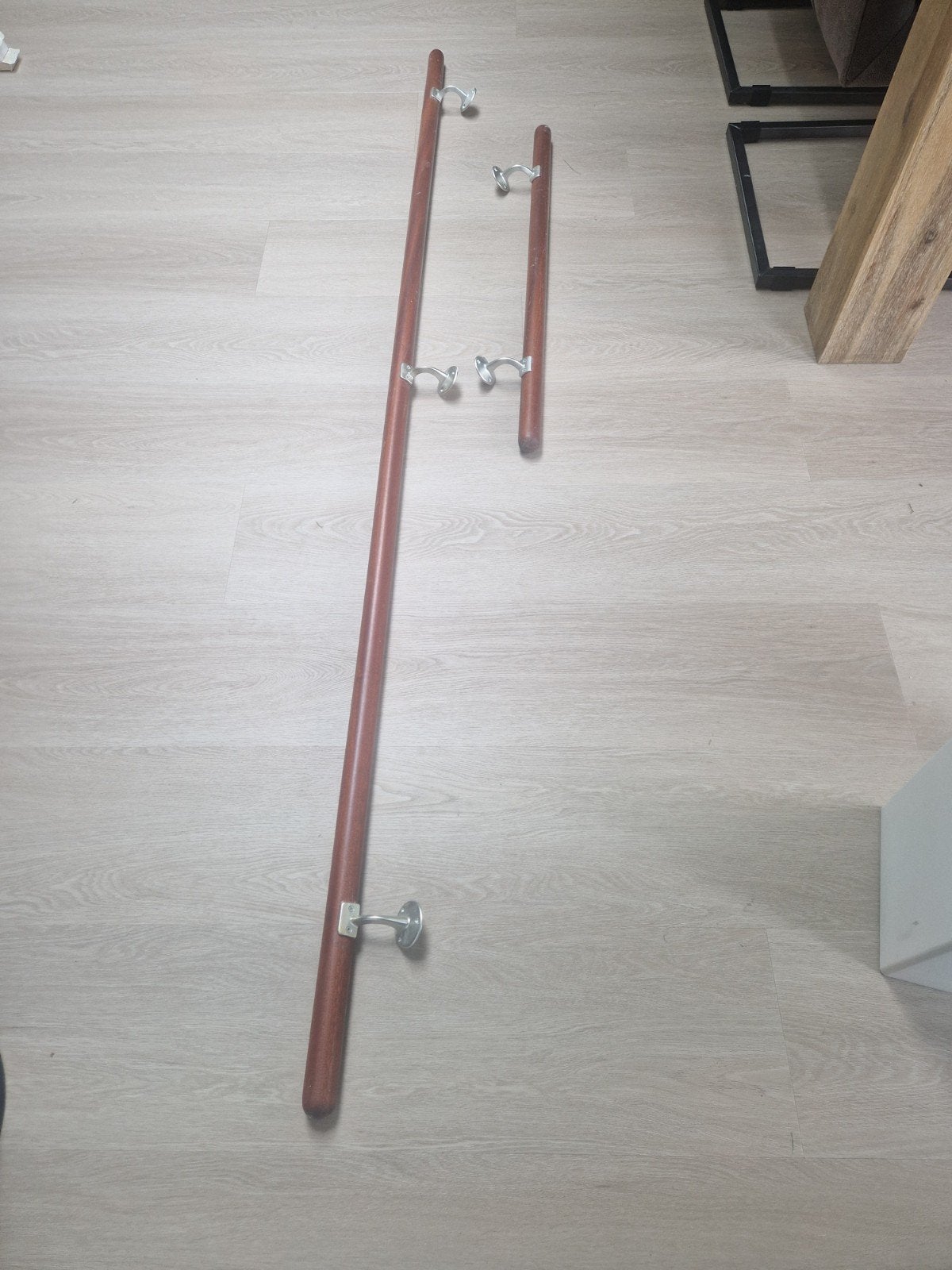 Houten trapleuning met beugels, Doe-het-zelf en Verbouw, Ladders en Trappen, Ophalen, Gebruikt, Minder dan 2 meter
