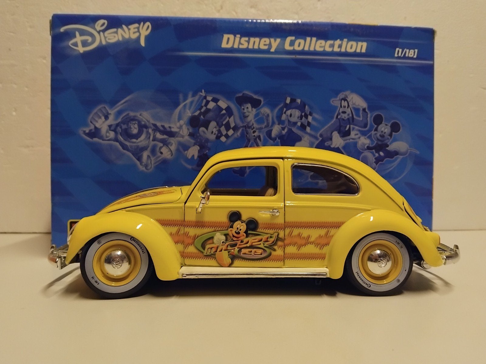 Disney Volkswagen Kever yellow Mickey Bburago metal 1:18 KR, Ophalen of Verzenden, Zo goed als nieuw, Auto, Bburago