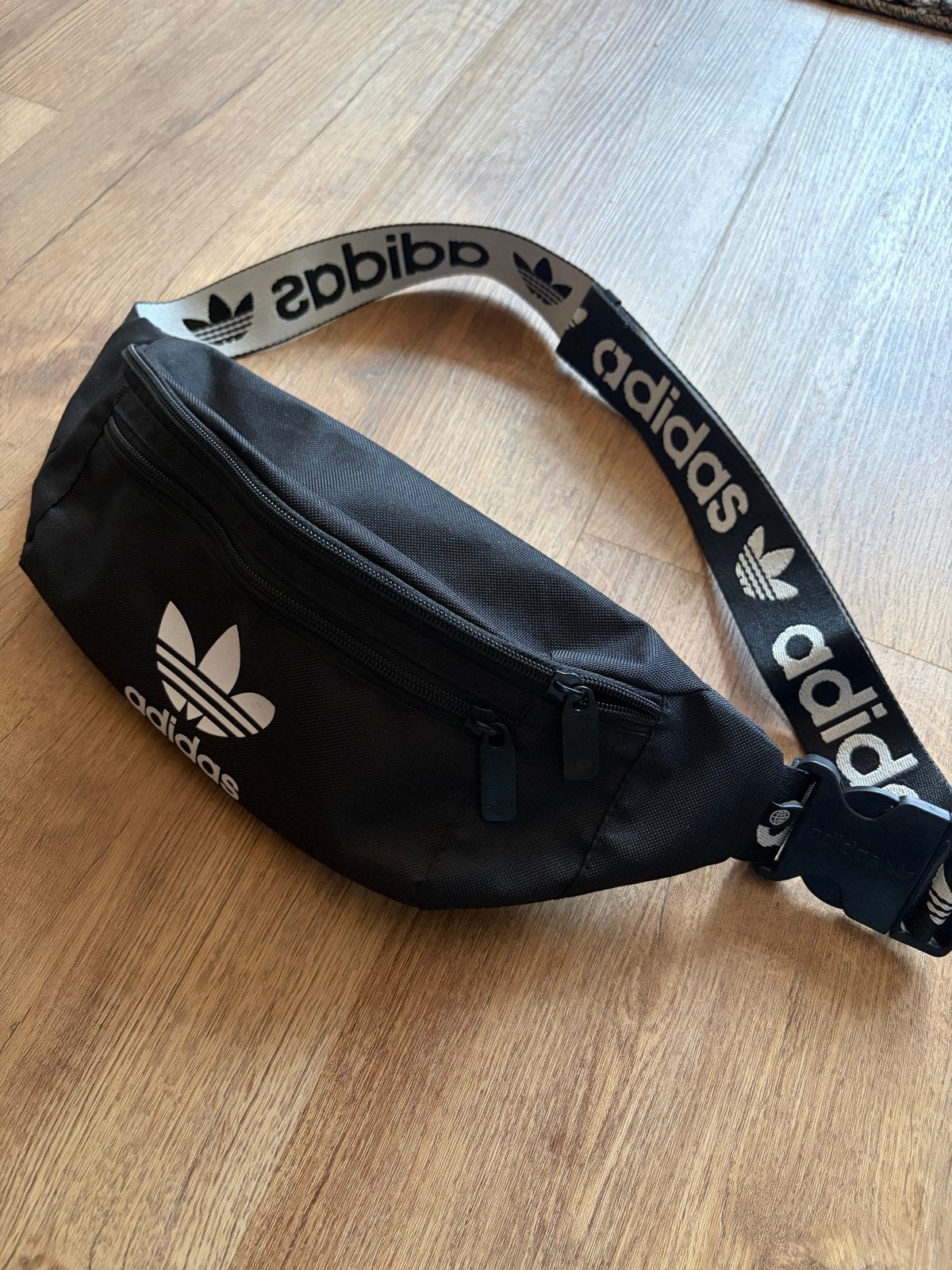 Adidas heuptas / fanny pack - Nieuw, Sieraden, Tassen en Uiterlijk, Ophalen of Verzenden, Nieuw, Zwart, Overige merken
