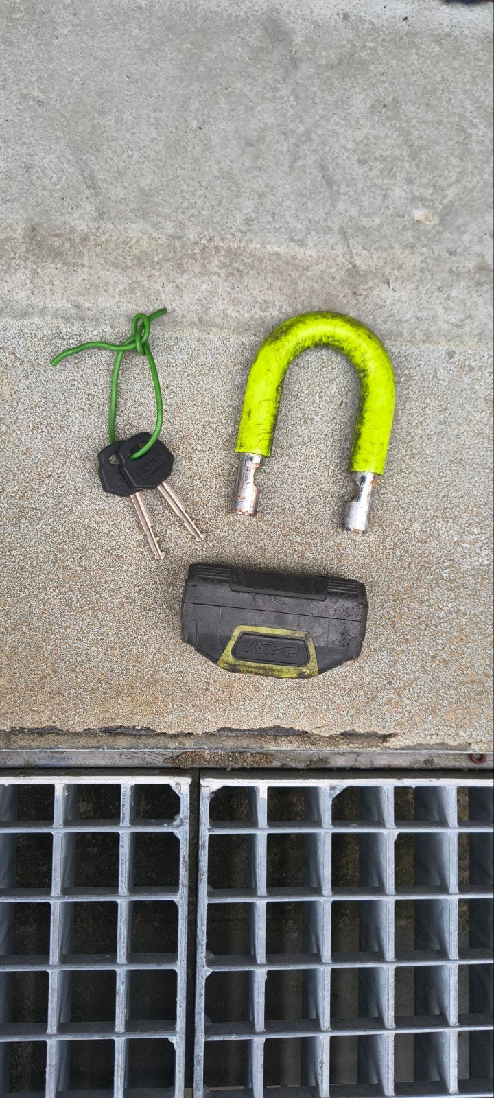 Hangslot voor ketting SXP super stevig met 2 sleutels, Ophalen of Verzenden, Gebruikt