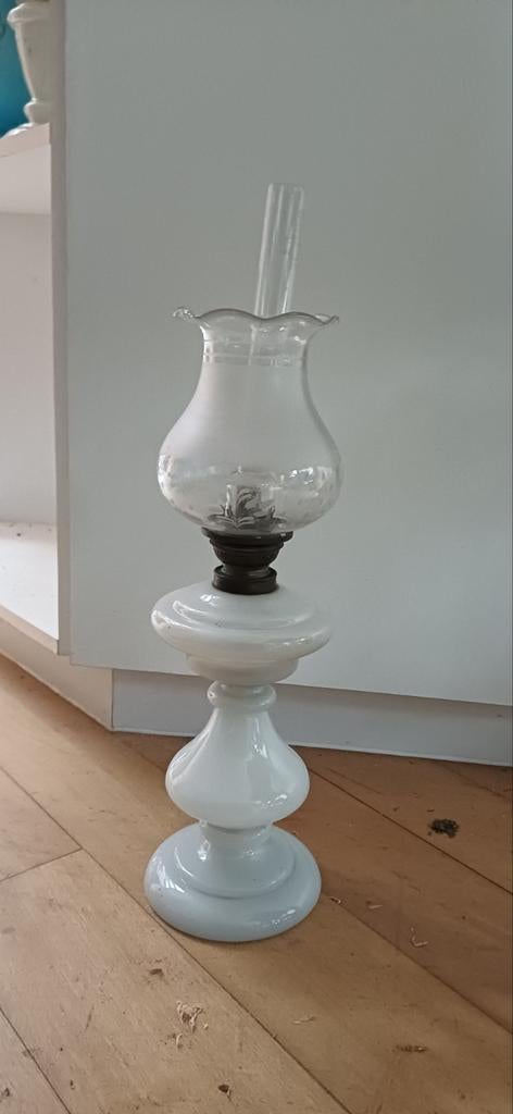 Antieke olielamp met gegraveerd glas, Ophalen