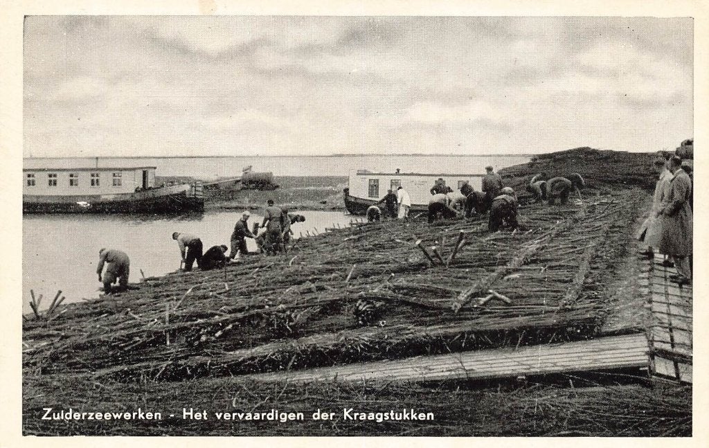 Zuiderzeewerken, Het vervaardigen der Kraagstukken, Ophalen of Verzenden, 1940 tot 1960, Ongelopen, Gelderland