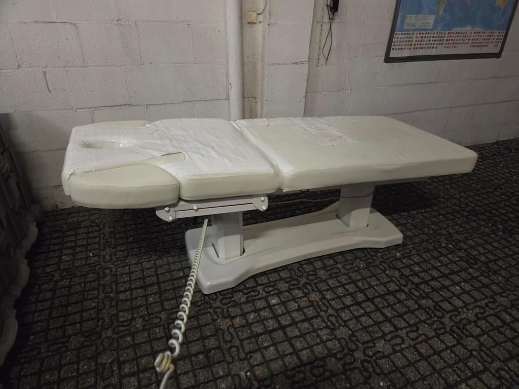 Massage bed, Sport en Fitness, Ophalen of Verzenden, Gebruikt, Massagetafel