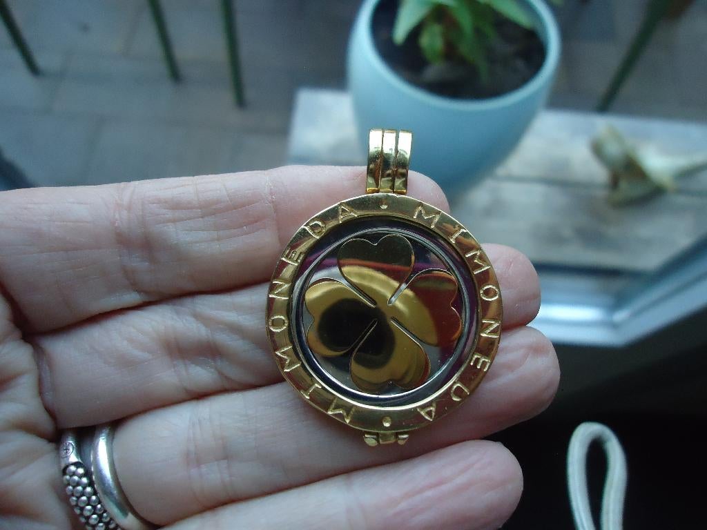 mooie echt zilveren hanger mimoneda met munt klavertje 4, Met hanger, Ophalen of Verzenden, Zo goed als nieuw, Goud