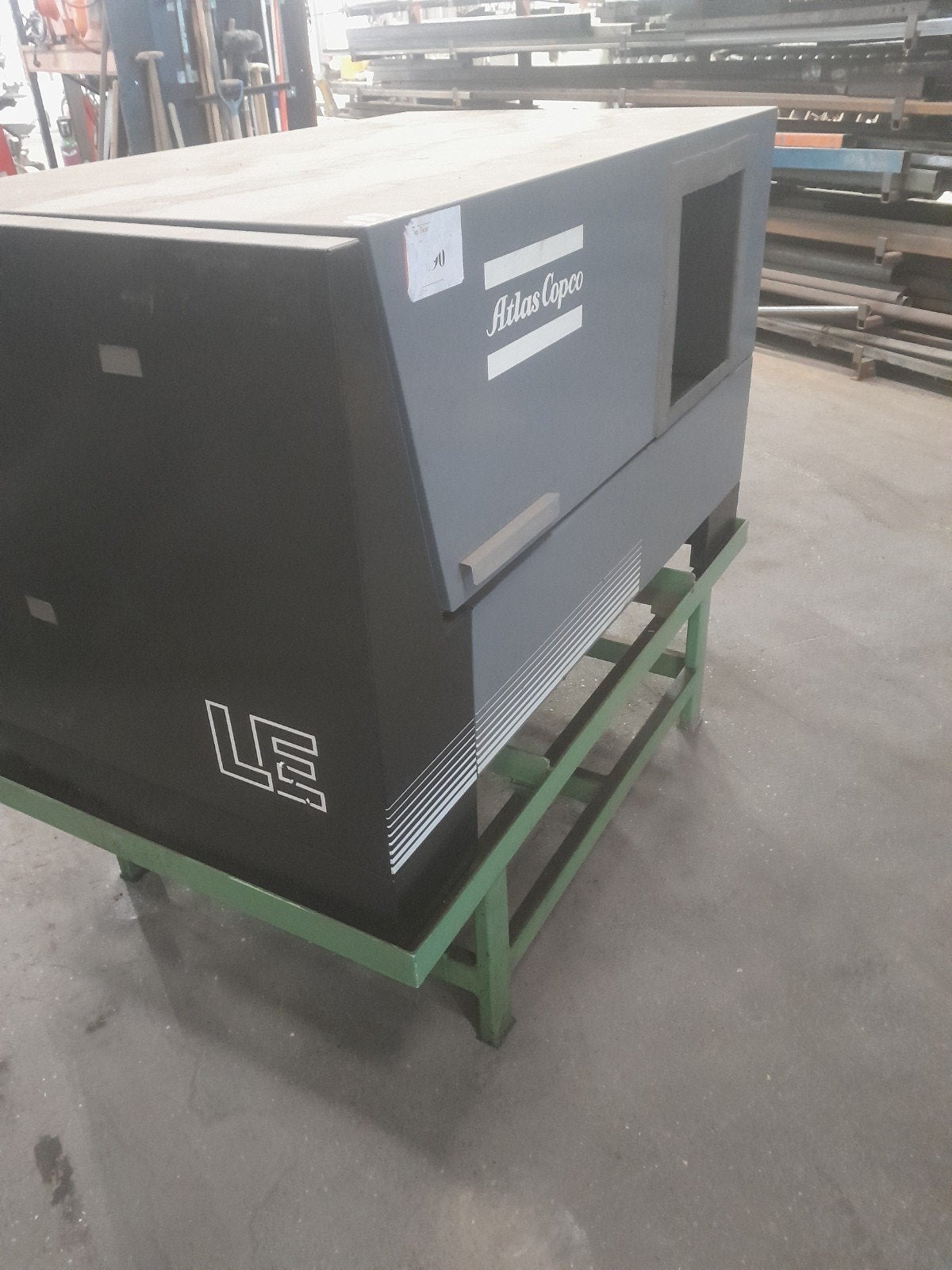 Atlas Copco LE 11 UV Compressor - 10 bar, 11 kW, Ophalen, 800 liter/min of meer, 10 bar of meer, Zo goed als nieuw