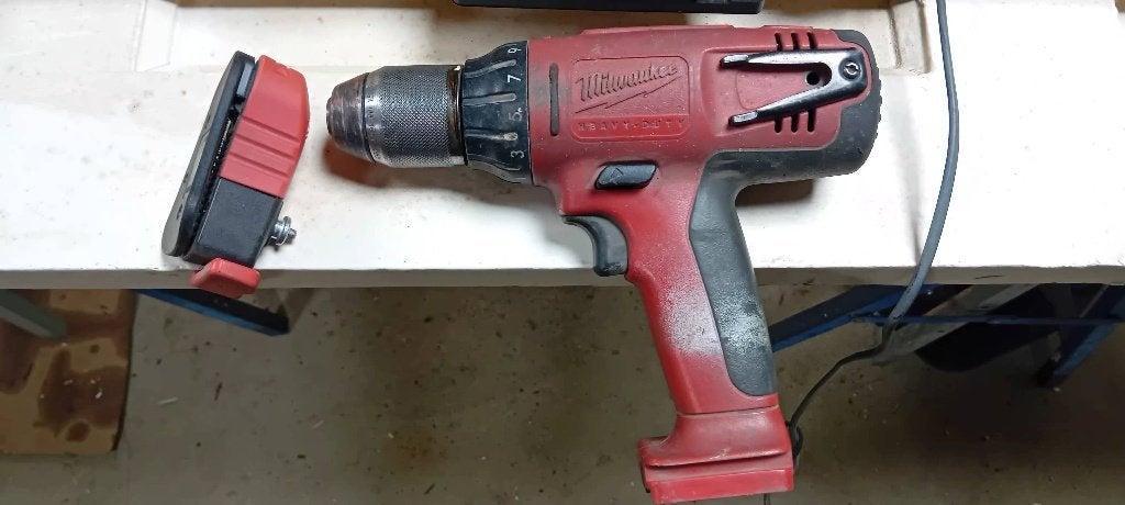 Milwaukee boor schroever,lader en accu s voor onderdelen, Ophalen of Verzenden, Gebruikt, Minder dan 400 watt, Boor- en Schroefmachine