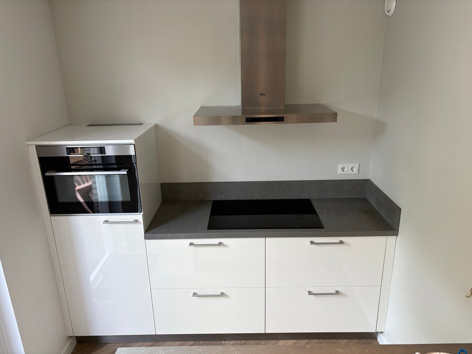 Compacte witte keuken met AEG apparatuur, Huis en Inrichting, Ophalen, Zo goed als nieuw, Wit, Enkelwandige keuken