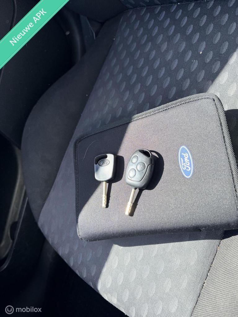 Ford Fiesta 1.3 Ambiente NAP/APK/TREKHAAK, Auto's, 1299 cc, 4 cilinders, Blauw, Origineel Nederlands