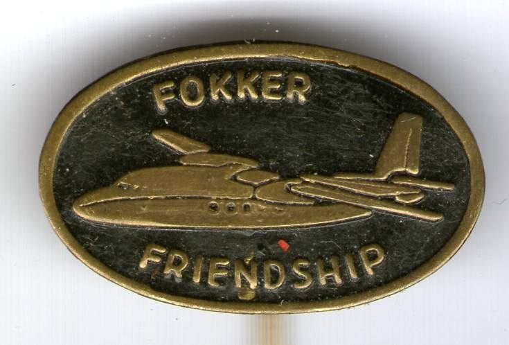 Fokker Friendship zwart op koper vliegtuig speldje ( J_103a), Ophalen of Verzenden, Nieuw, Transport, Speldje of Pin