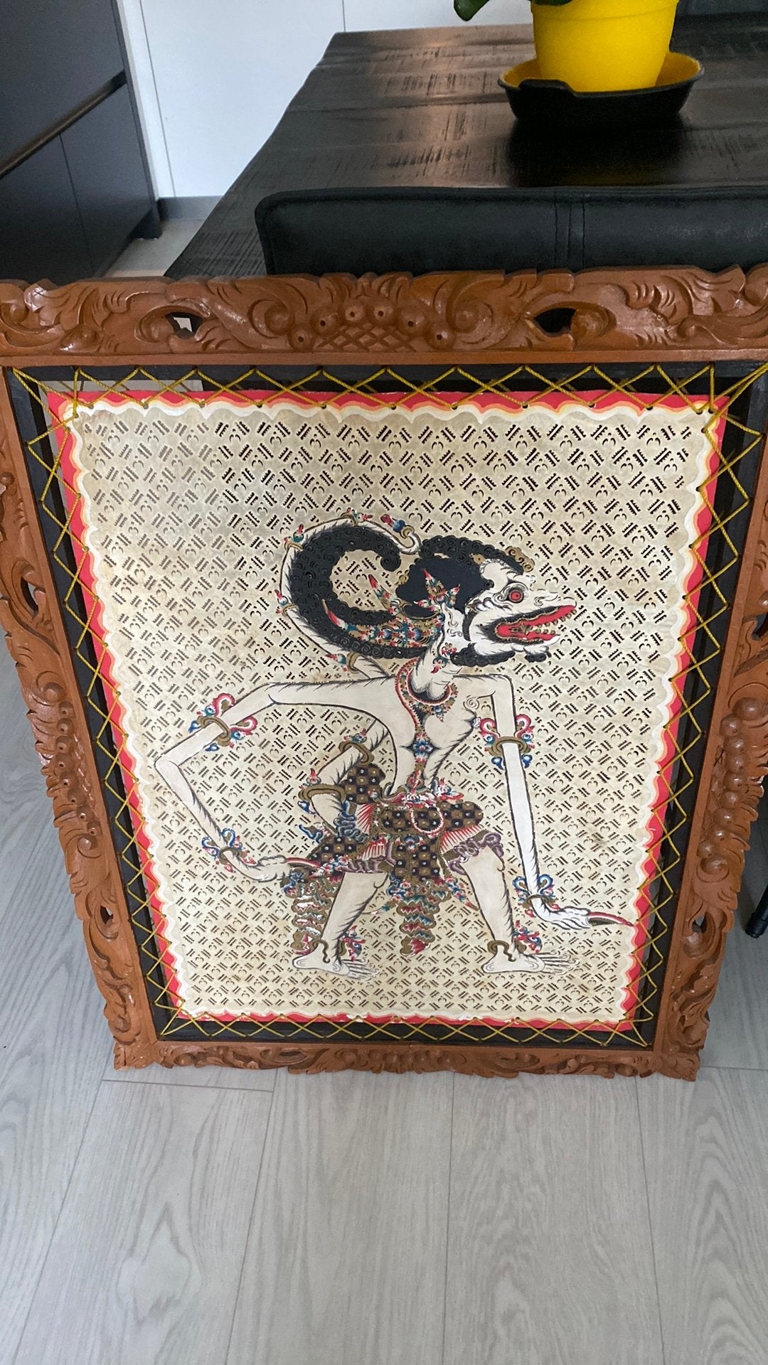 Indonesische wanddecoratie, Ophalen