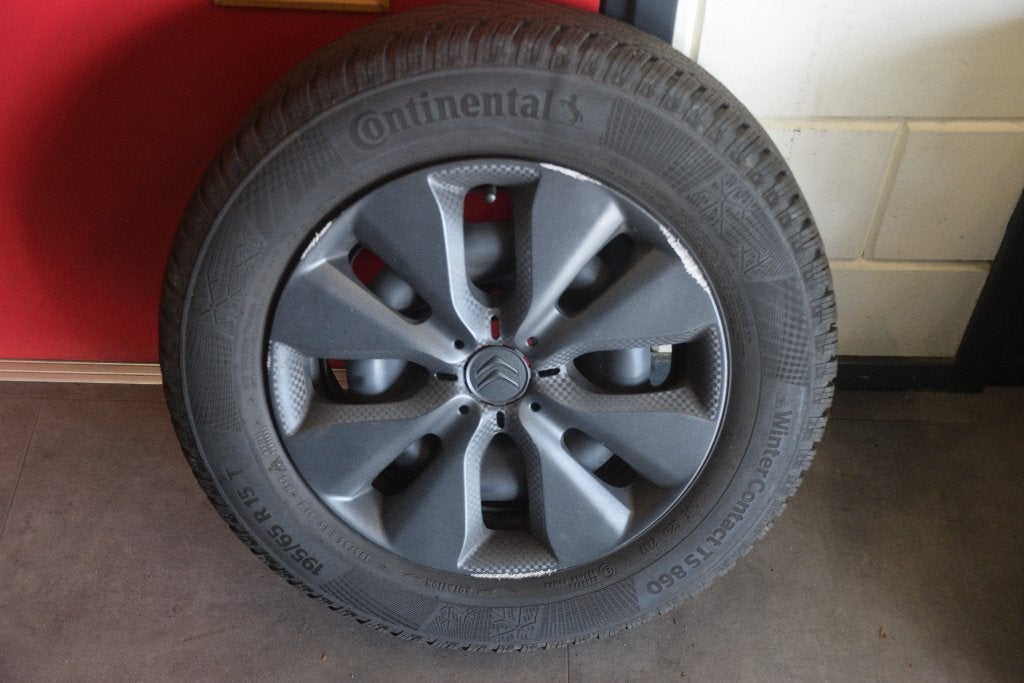 Winterbandenset Citroën C4 Cactus | C3 | Peugeot 208/2008, Auto-onderdelen, Banden en Velgen, Ophalen, Gebruikt, 15 inch, Banden en Velgen