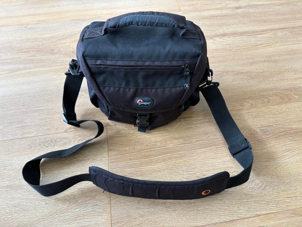 Cameratas Lowepro Nova 160 aw schoudertas, Ophalen of Verzenden, Zo goed als nieuw, Schoudertas, Lowepro