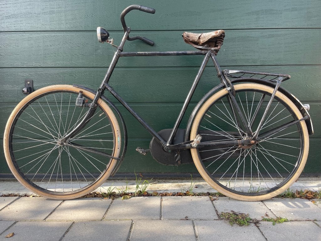 Antieke zwarte herenfiets – originele staat – jaren 40/50, Fietsen en Brommers, Fietsen | Oldtimers, Terugtraprem, Jaren '40, 59 cm of meer