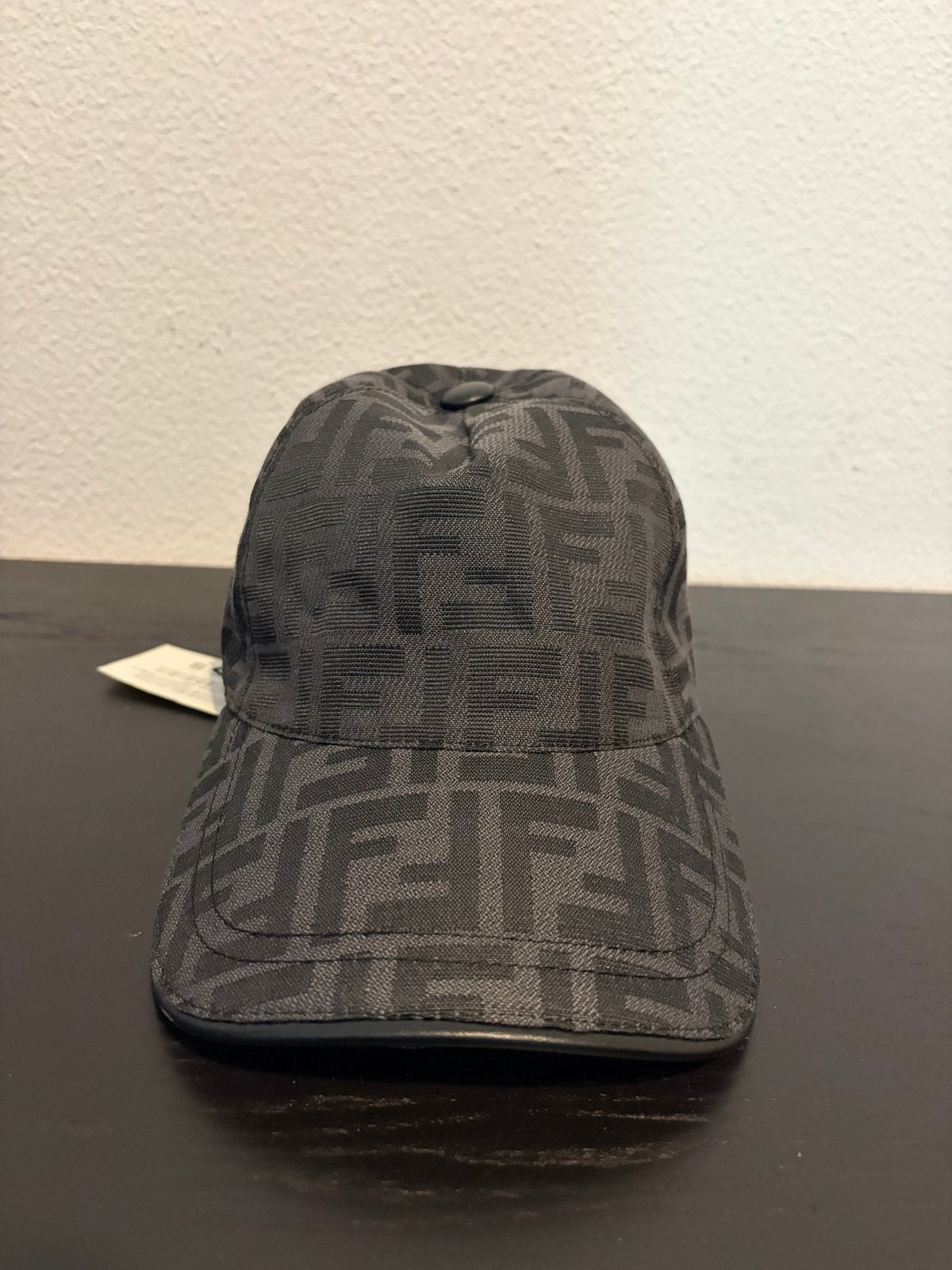 Fendi Pet Grijs Zwart - Stijlvolle Baseballcap, Ophalen of Verzenden, Zo goed als nieuw, One size fits all, Pet