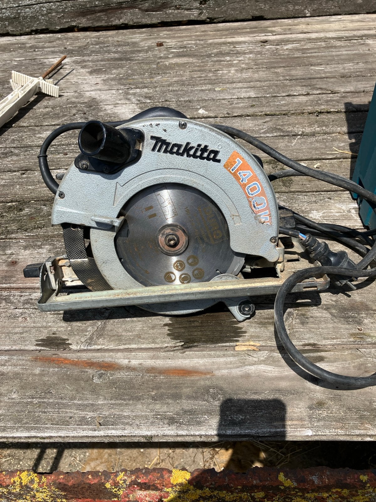 Makita Cirkelzaag 1400W met koffer en zaagbladen, Doe-het-zelf en Verbouw, Gereedschap | Zaagmachines, Ophalen, Gebruikt, Cirkelzaag