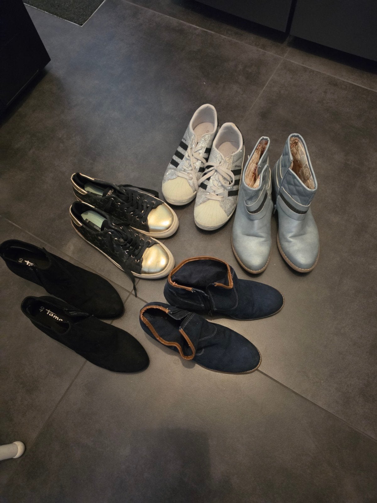 5 paar schoenen maat 40, Overige kleuren, Ophalen of Verzenden, Sneakers of Gympen, Zo goed als nieuw