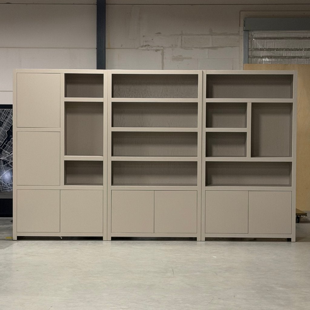 Grote vakken wandkast tot 360cm lang taupe eiken fineer