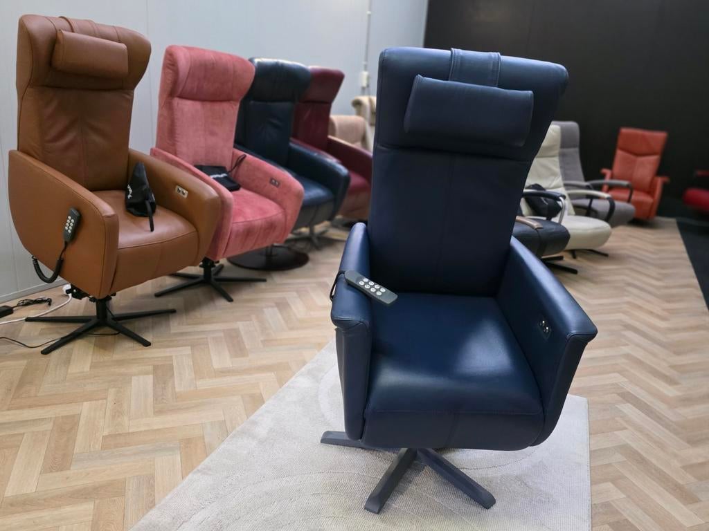 Prominent accu sta op stoel leer marine blauw ster lende, Huis en Inrichting, Fauteuils, Minder dan 75 cm, Ophalen of Verzenden