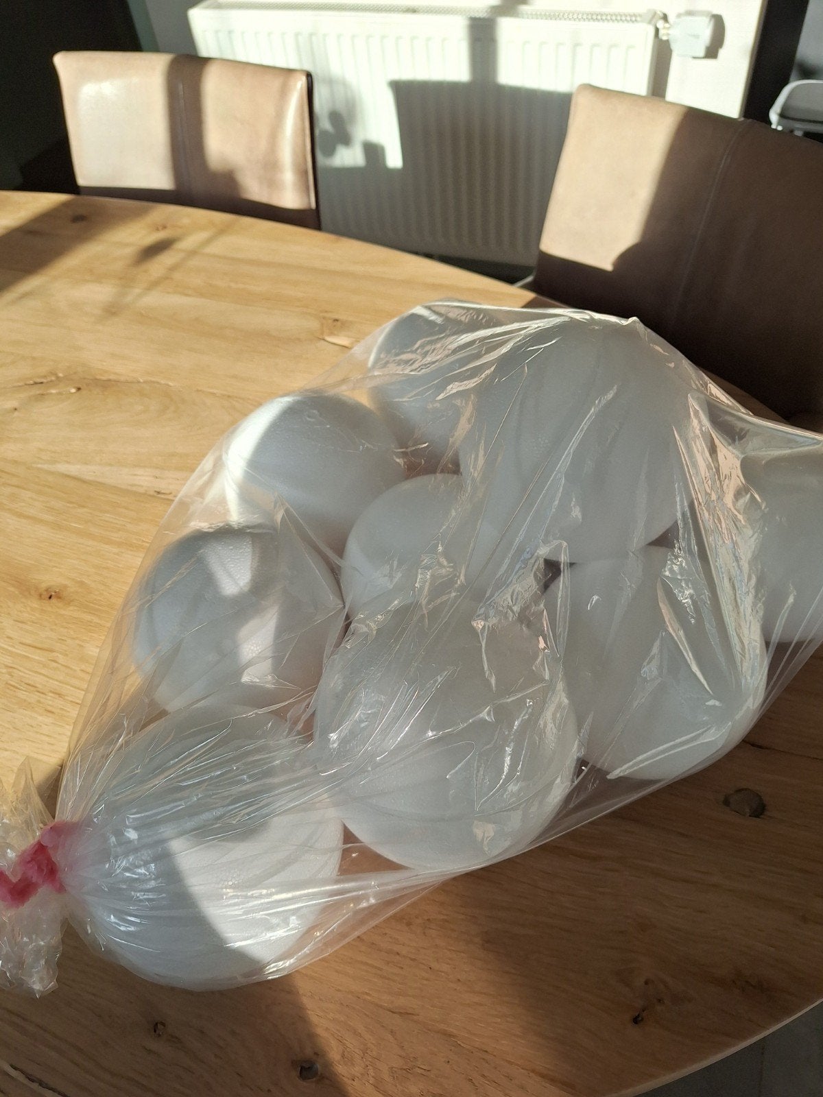 piepschuim bollen 15 cm doorsnee. 3 voor 10 euro, Hobby en Vrije tijd, Ophalen of Verzenden, Nieuw, Wit