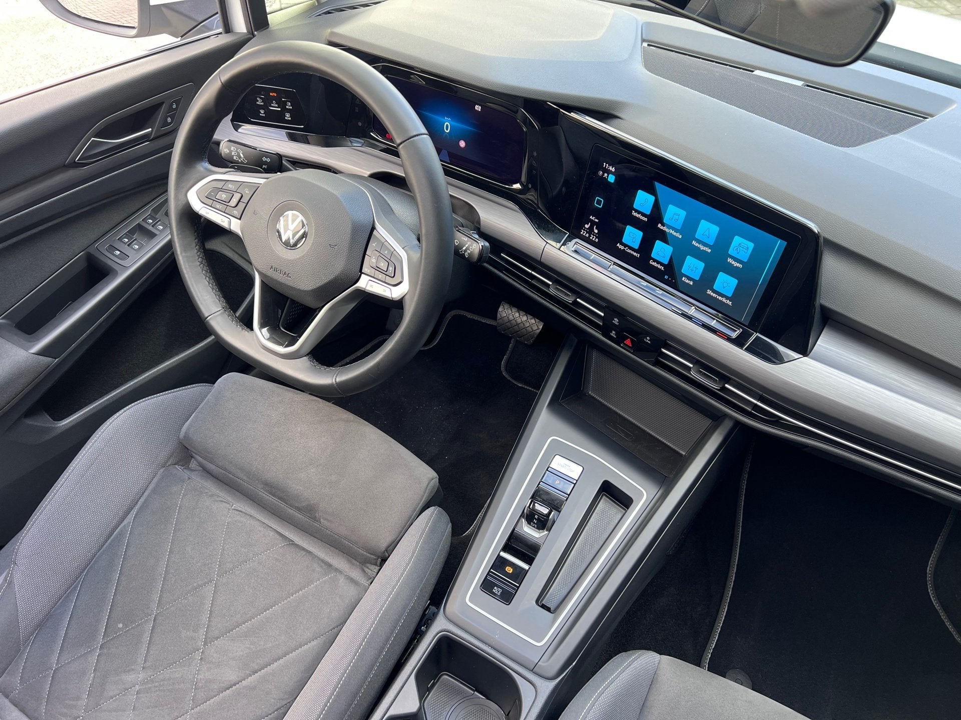 Volkswagen Golf 1.5 eTSI Style - Pano IQ light Massage Memor, Auto's, Dealer onderhouden, 4 cilinders, 150 pk, Adaptive Cruise Control