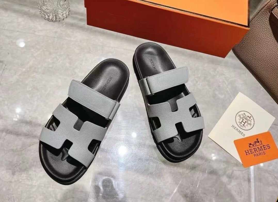 Hermes Chypre Sandalen Slippers, Ophalen of Verzenden, Zo goed als nieuw