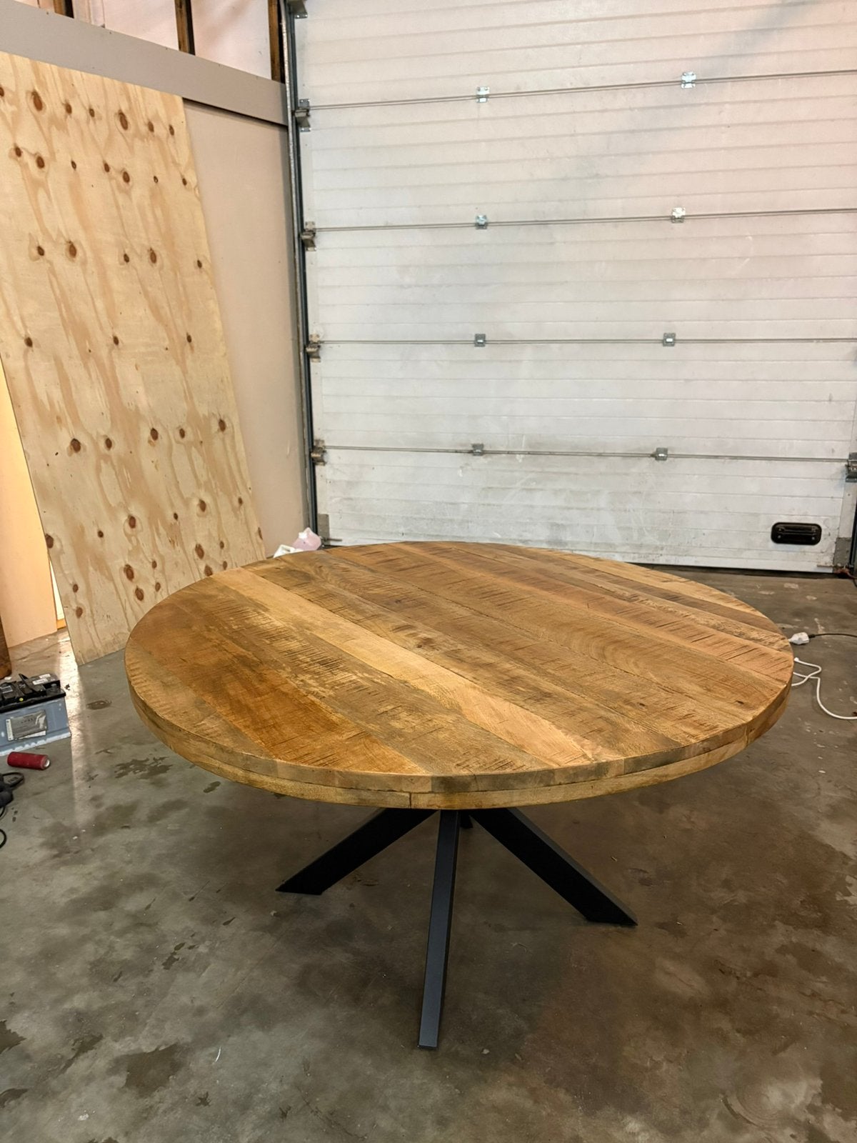 Mangohouten eettafel rond 130 cm - ex showmodel, Overige houtsoorten, Meubels, Rond, Ophalen of Verzenden