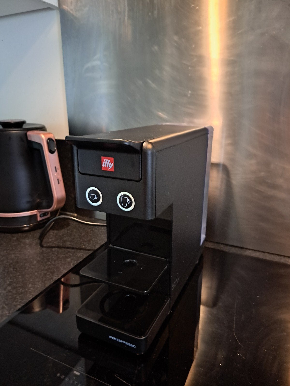 UITSTEKENDE ILLY Y3.3 ESPRESSO & KOFFIE IPERESPRESSO MACHINE, Koffiemachine, Ophalen of Verzenden, Zo goed als nieuw, 4 tot 10 kopjes