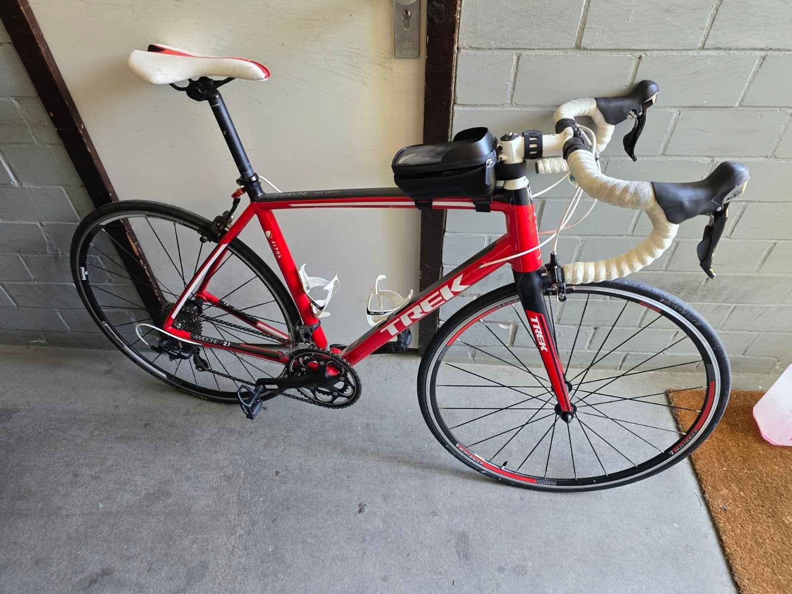 Trek Madone 2.1 racefiets met accessoires, Fietsen en Brommers, Ophalen of Verzenden, Aluminium, Meer dan 20 versnellingen, Overige merken