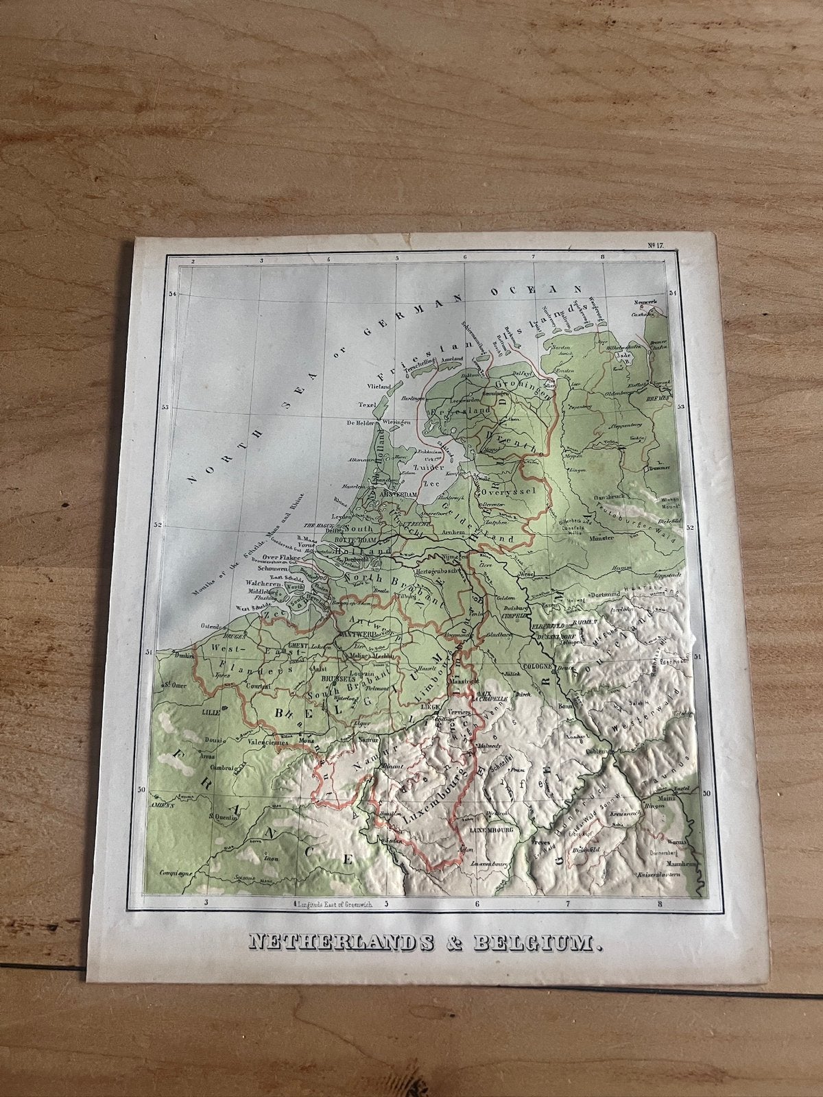 Antieke landkaart Nederland en België, met reliëf, uit 1885, Ophalen of Verzenden