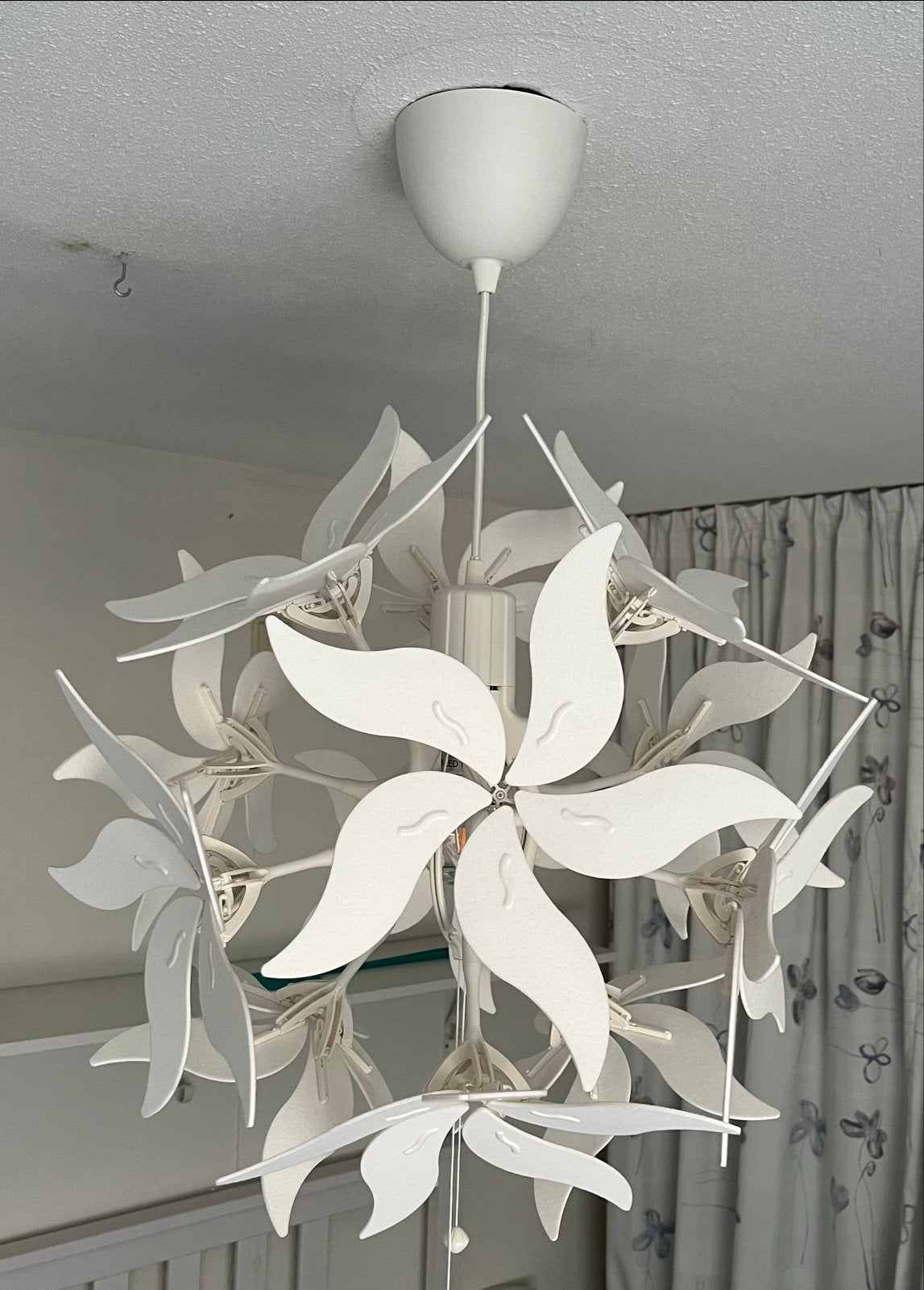 IKEA Maskros Hanglamp - Witte Bloem Design, Ophalen of Verzenden, Gebruikt, Kunststof, 50 tot 75 cm