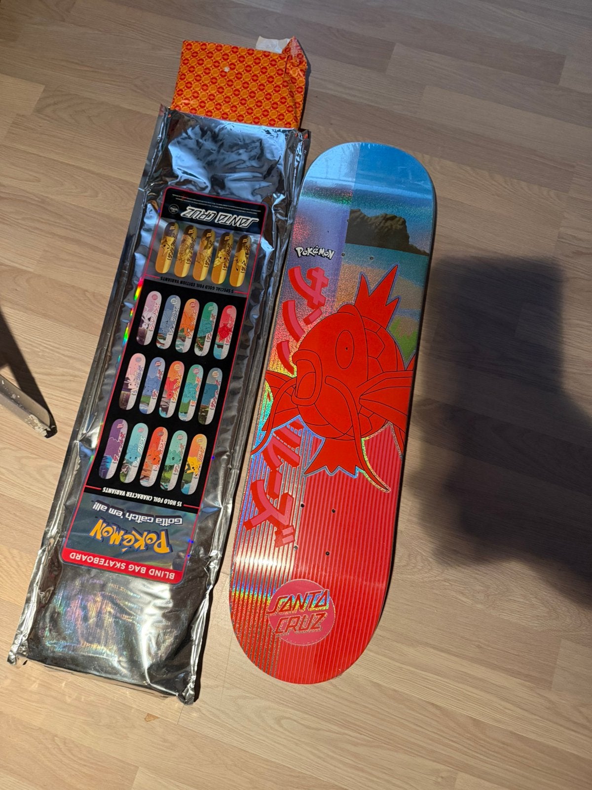 Santa cruz x pokemon magikarp skateboard deck blind bag, Sport en Fitness, Skateboarden, Ophalen of Verzenden, Zo goed als nieuw