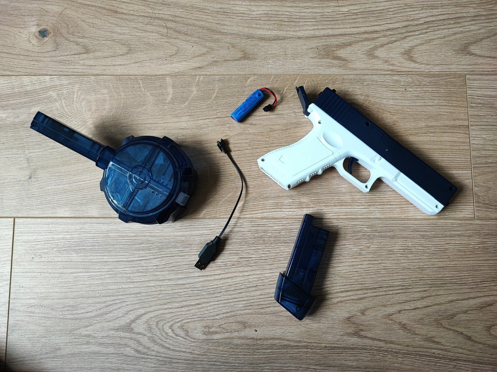 Elektrisch Waterpistool met kleine en grote magazijn., Ophalen, Zo goed als nieuw