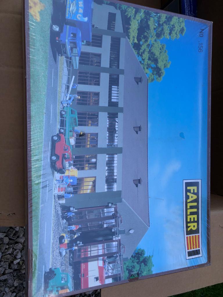 Faller H0 156 Locomotievenloods - Nieuw in gesealde verpakki, Hobby en Vrije tijd, Modeltreinen | H0, Overige merken, Gelijkstroom of Wisselstroom