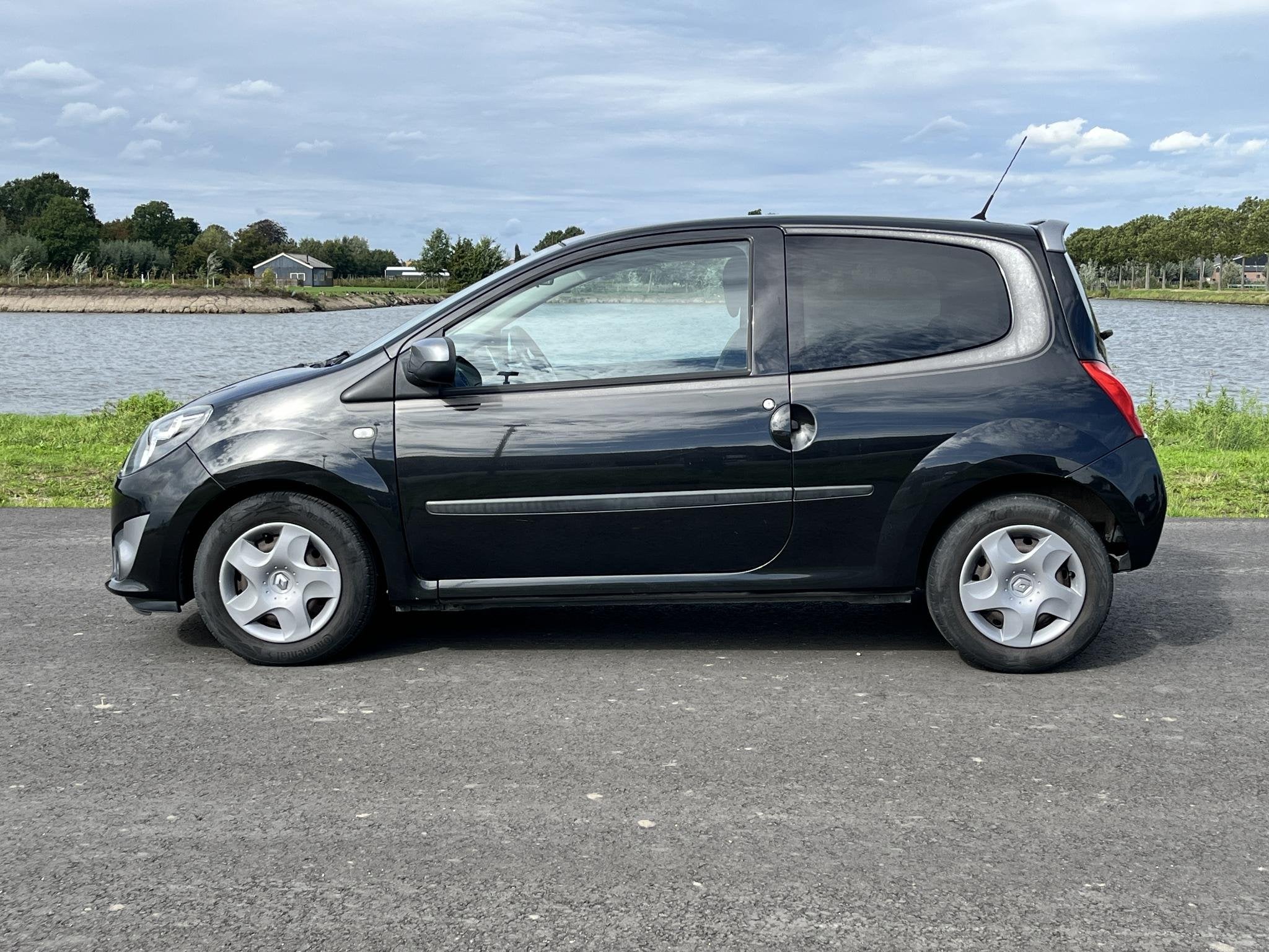 Renault Twingo 1.2-16V Collection Airco, radio, Gebruikt, 4 cilinders, 4 stoelen, Zwart