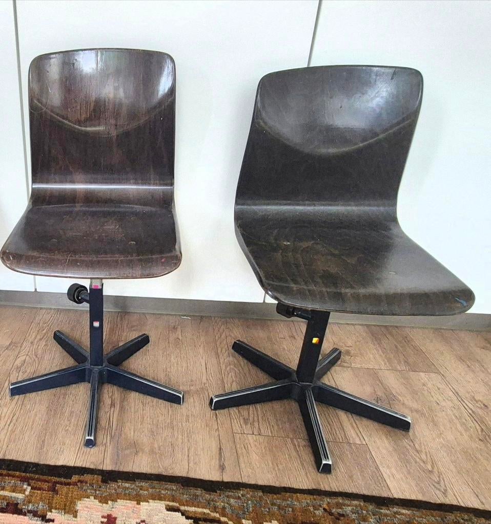 Twee industriele kinderstoelen schoolstoelen verstelbaar, Ophalen, Gebruikt