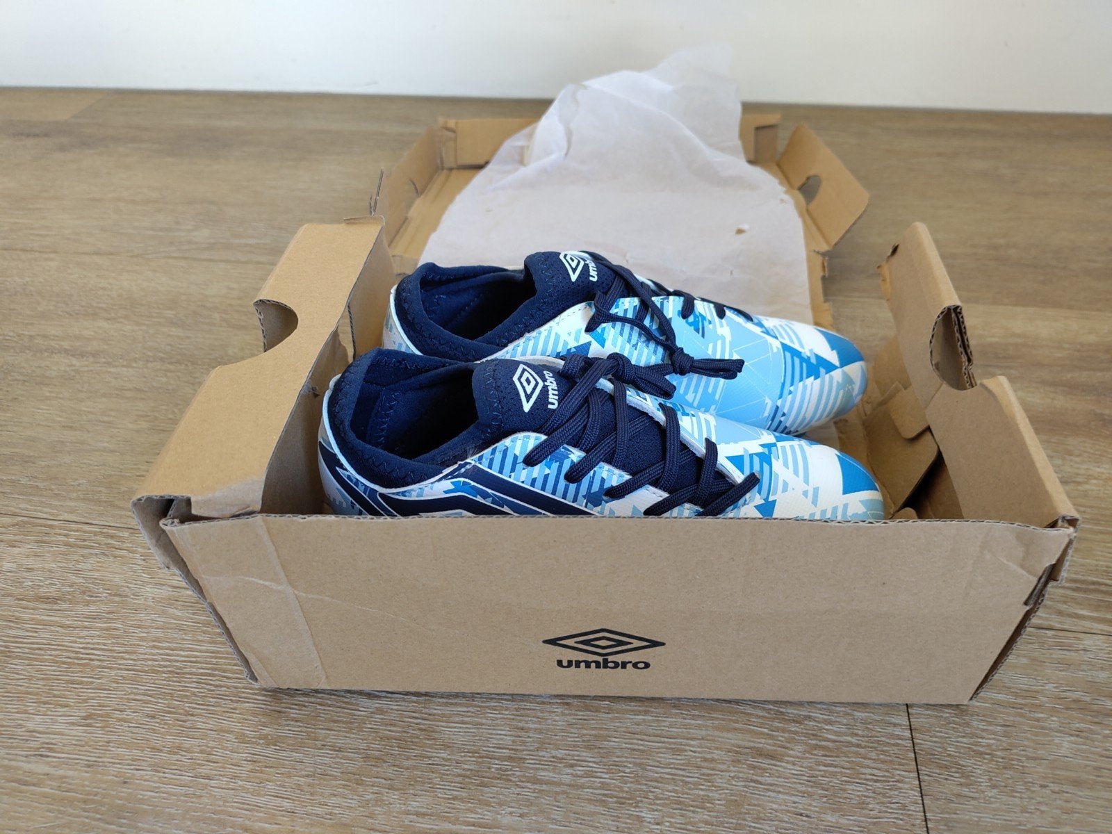Umbro Voetbalschoenen Maat 33 a 34 NIEUW, Maat XS of kleiner, Schoenen, Nieuw, Ophalen of Verzenden