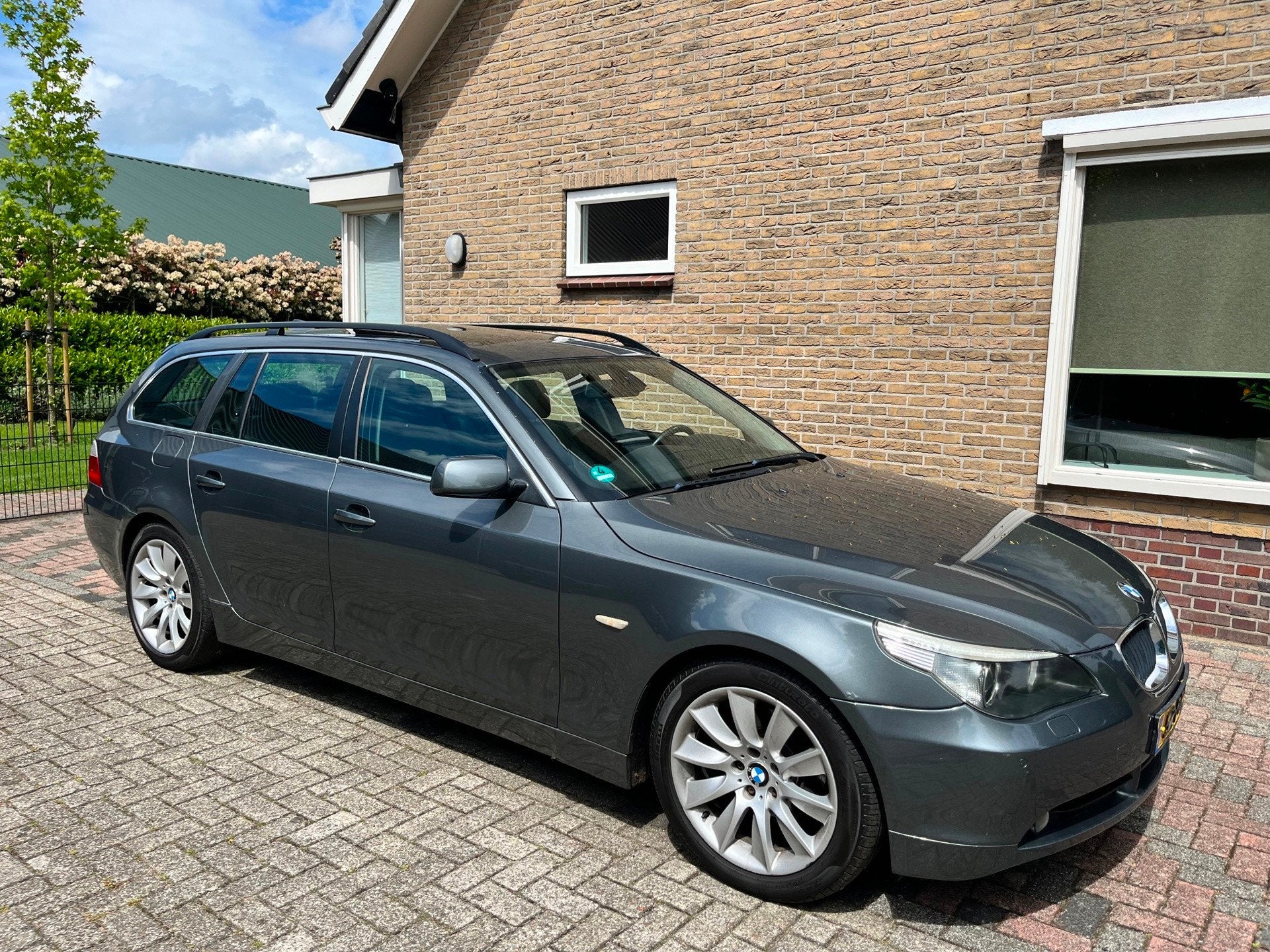 BMW 5-serie Touring 525i, Automaat, Achterwielaandrijving, Gebruikt, 2000 kg