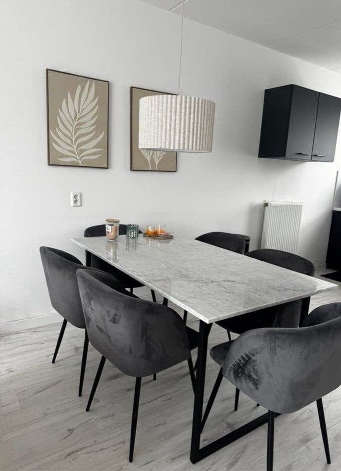 Moderne marmeren eettafel en zwarte poten, Ophalen, Gebruikt, 50 tot 100 cm, Vier personen