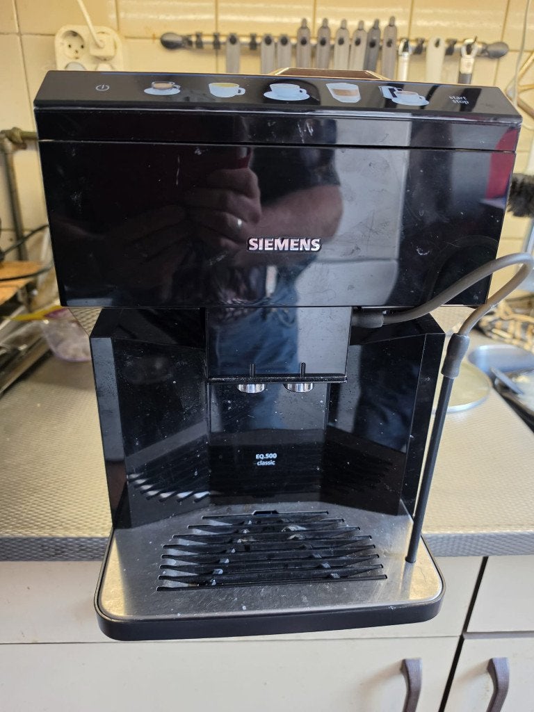 Koffiemachine siemens eq500, Witgoed en Apparatuur, Ophalen, Afneembaar waterreservoir, Koffiemachine, Zo goed als nieuw