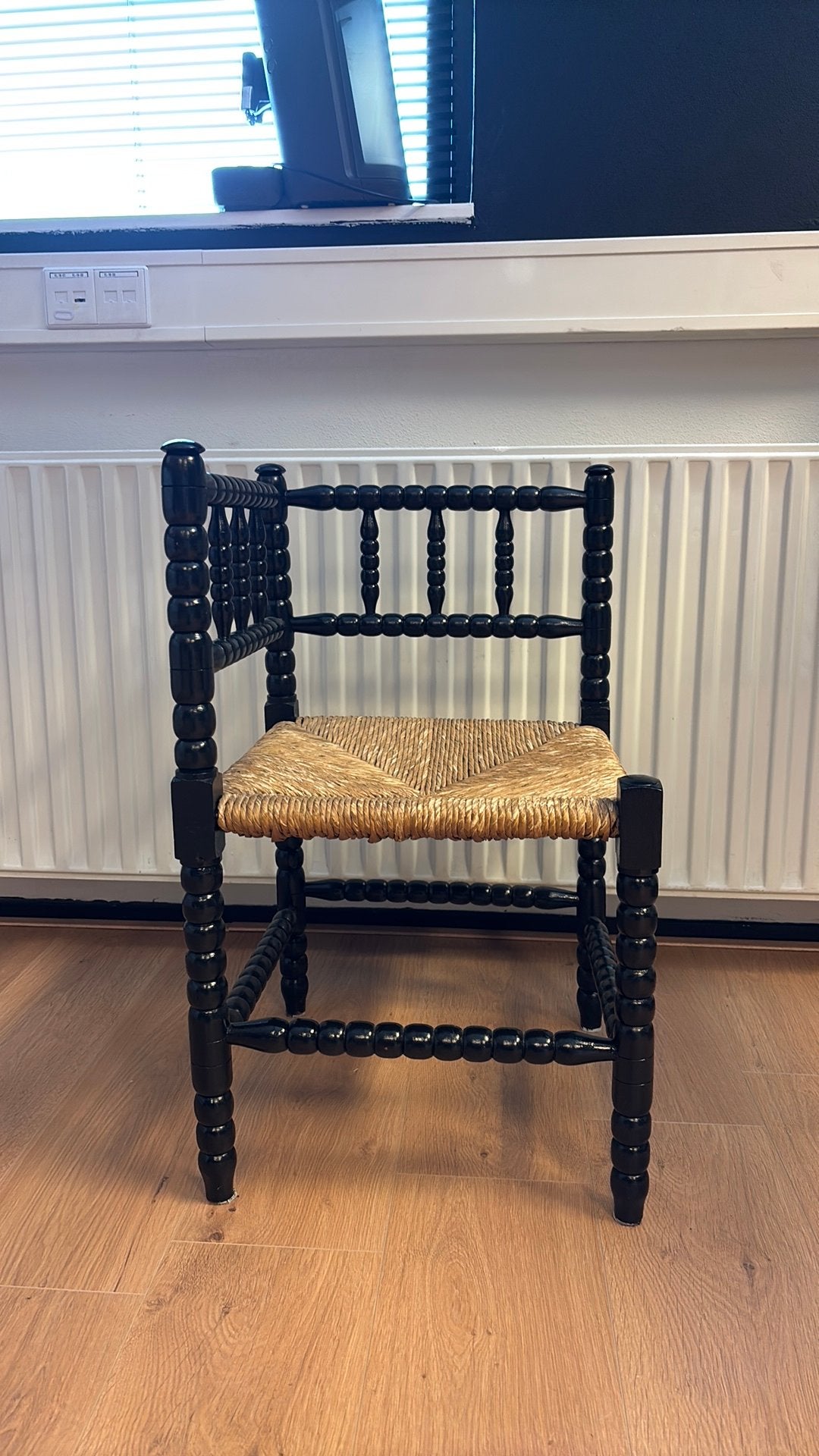 Zwarte bobbin stoel, Antiek en Kunst, Antiek | Meubels | Stoelen en Banken, Ophalen