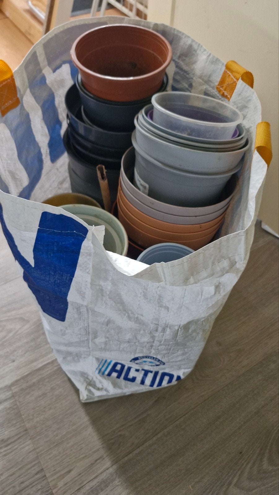 2 gebruikte stoelen met een doos vol potten, Gebruikt, Twee, Overige kleuren, Ophalen of Verzenden