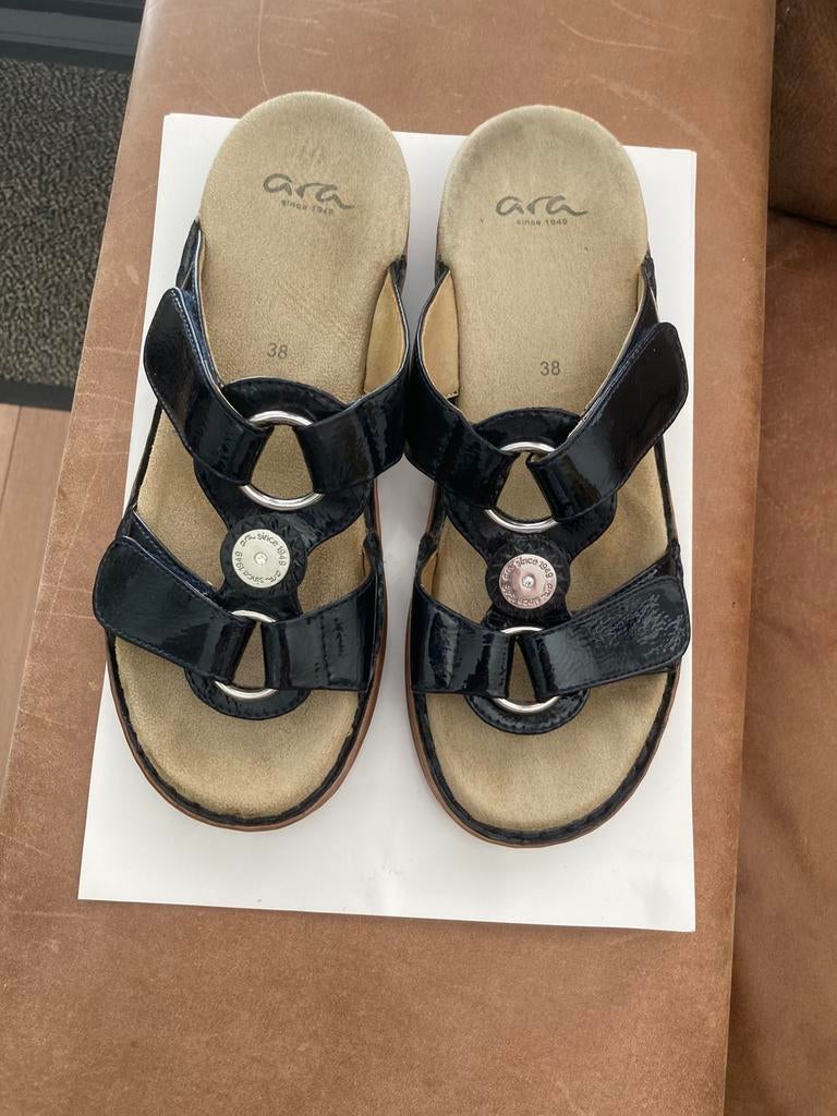 Comfortabele slippers lakleer/leer zwart maat 38 Ara, Slippers, Verzenden, Zwart, Zo goed als nieuw