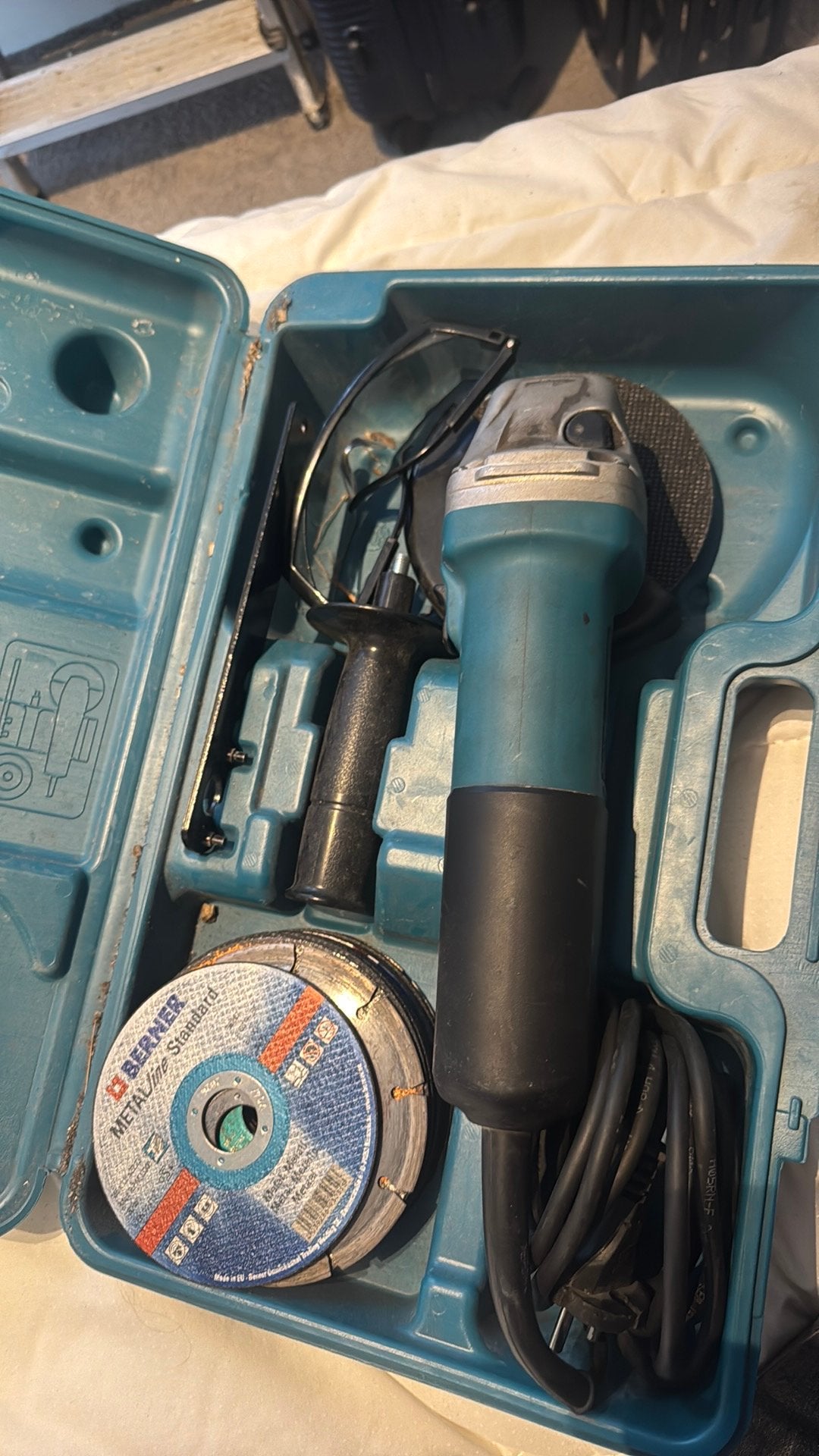 Makita haakseslijper, Ophalen, Gebruikt