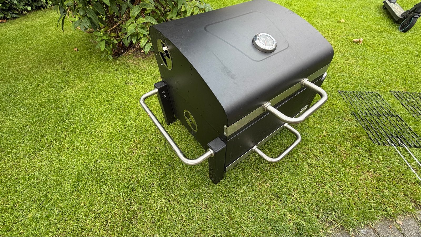 Outsunny Houtskool BBQ Grill met Thermometer, Ophalen, Zo goed als nieuw