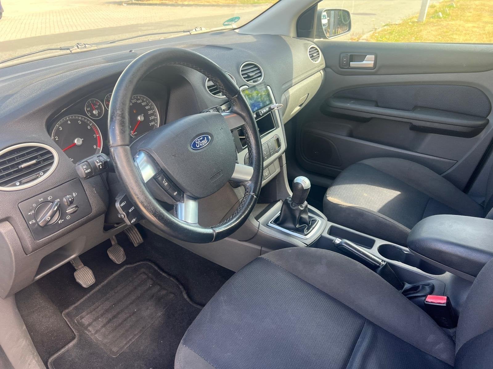 Ford Focus 1.6-16V Futura Cruise Clima Elektr Ramen, 1596 cc, Stof, Zwart, 4 cilinders