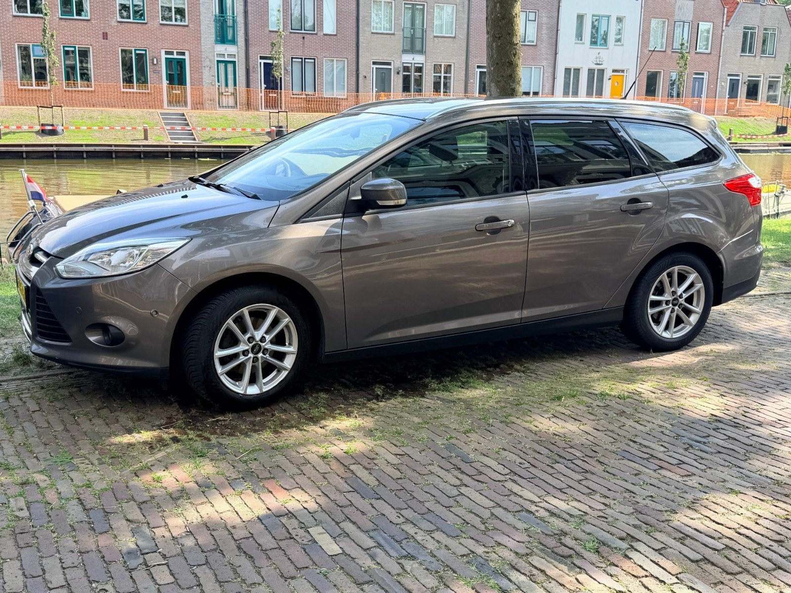 Ford Focus 1.0 Ecoboost 92KW Wagon 2013 Bruin, Bruin, Handgeschakeld, 1216 kg, Particulier