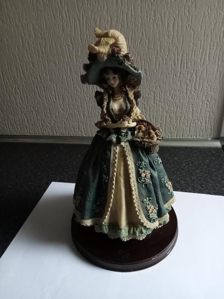 prachtig exclusief beeld Franse dame 36 cm, Ophalen of Verzenden, Zo goed als nieuw